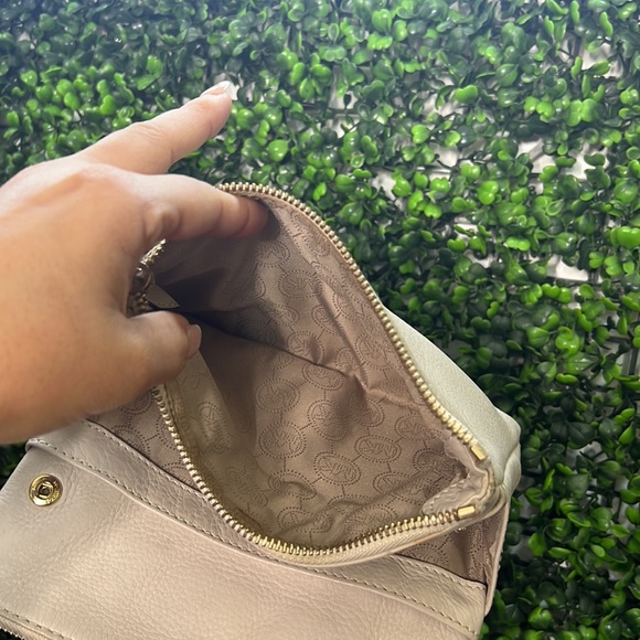 AUTHENTIC Michael Kors Fulton Leather Crossbody Bag in Vanilla - Picture 10 of 13